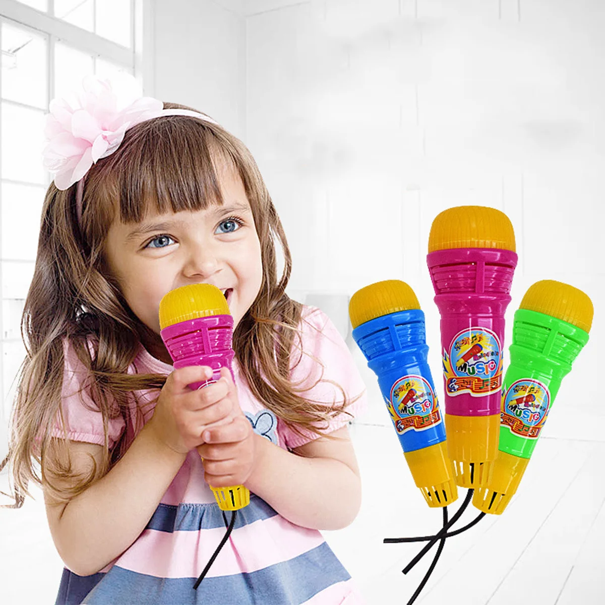 5個の子供用歌うマイク 明るい色のデザイン 軽量構造で持ち運びが簡単 ロールプレイパーティーやステージに最適