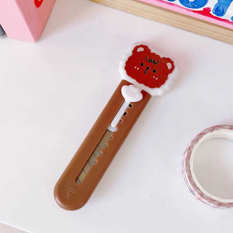 Mini Cute Cartoon Utility Knife Plastic Portable And Durable Back Clip Design Utility Knife Paper Knife