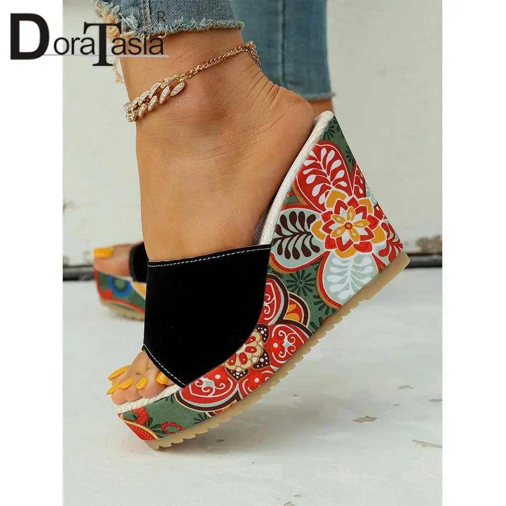 Brand New Female Peep Toe Platform Slides Fashion Floral Print Wedges High Heel women's Slippers Casual Party Sandal Woman Shoes