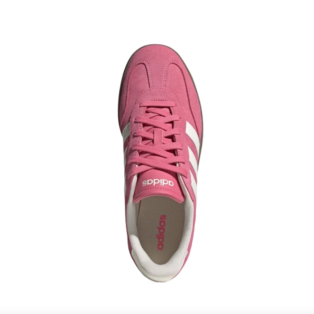 حذاء Adidas BARREDA للتزلج للرجال والنساء، عصري، أحدث أحذية رياضية صديقة للميزانية، وردي/أبيض