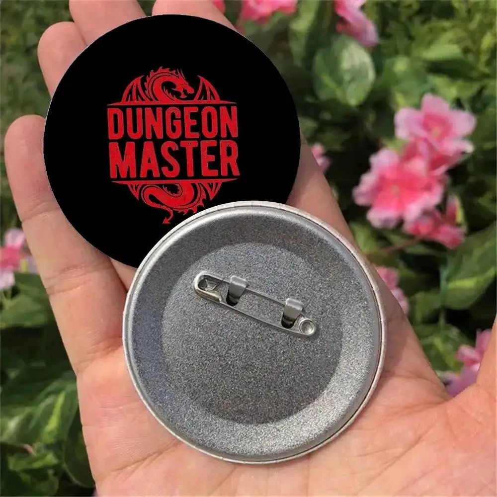 Badges Dungeon Master Dice Dragons, ronds, 25, 32, 44, 58, 75 mm, pour cosplay, décoration de sac, collection pour fans, cadeaux pour amis, broche, souvenir