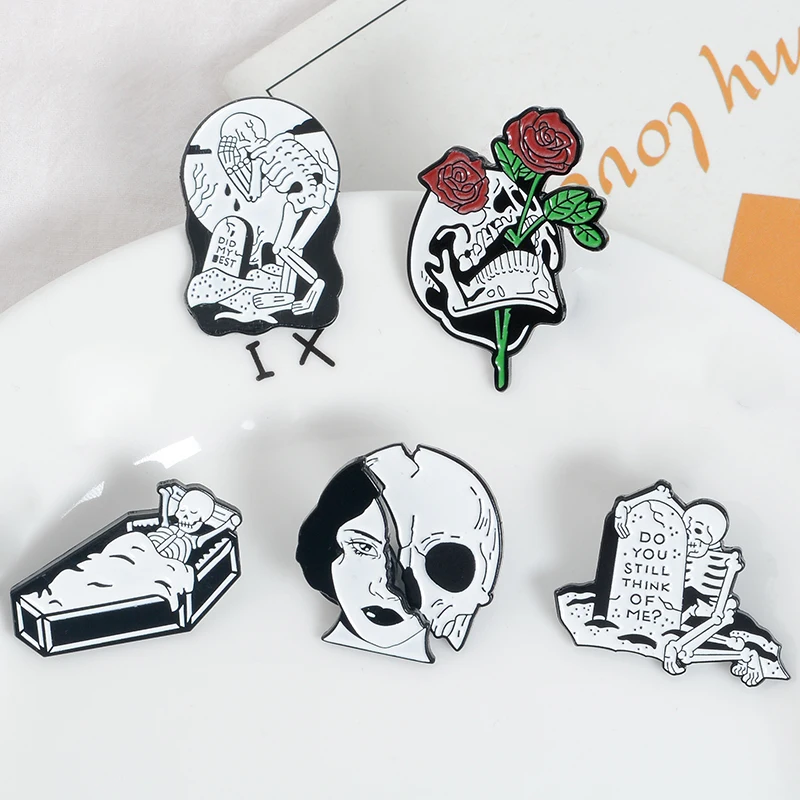 เคลือบ PIN Rose Dead Lovers Coffin Badge เข็มกลัด Pins DENIM กางเกงยีนส์เสื้อกระเป๋า Punk ของขวัญเครื่องประดับสําหรับเพื่อนผู้หญิง Skull Face