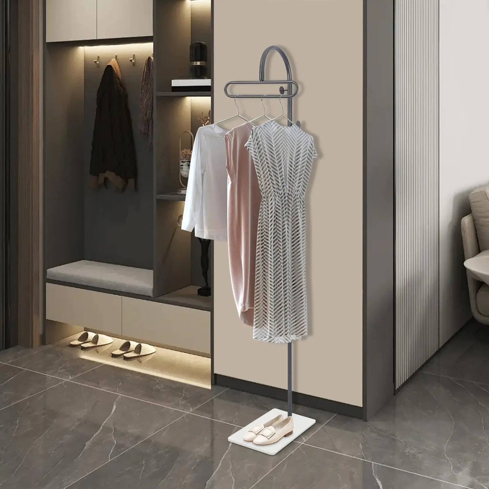 حامل رفوف المعاطف بطول 69 بوصة مع خطافات وقاعدة جانبية، منظم شماعات الملابس المعدنية الإبداعية، وشاح، حقيبة، قبعة، أحذية