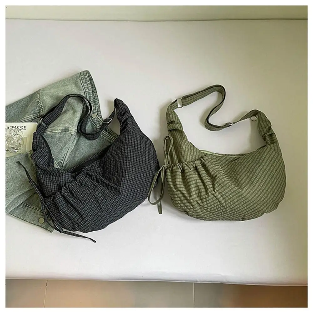 

Versatile Retro Plaid Hobos Large Capacity Cow Horn Design Drawstring Pocket Bag Pleated Plaid Shoulder Bags Unisex