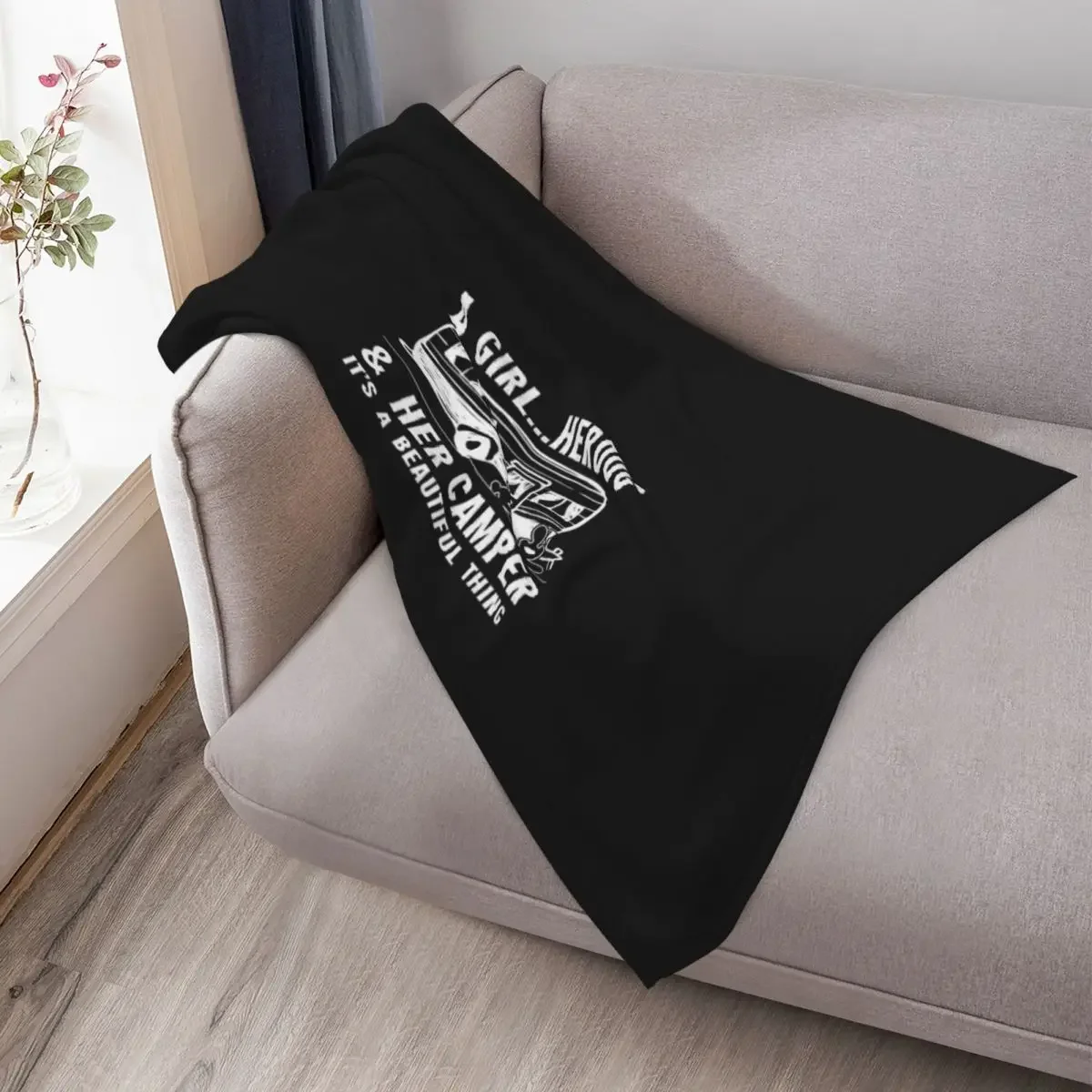 التخييم تي شيرت فتاة التخييم فتاة لها الكلب وها العربة التخييم المعسكر الهدايا المحملة رمي بطانية البطانيات الكبيرة #3