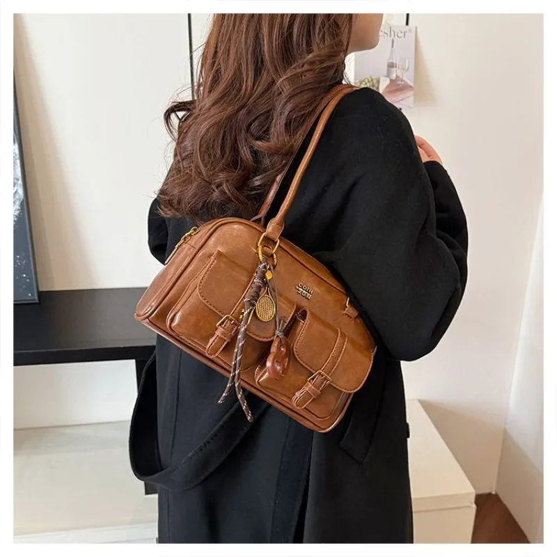 

Women's Large-capacity New Casual Retro Shoulder Handbag High Quality and High Appearance Level Bag Underarm Work Commuter Bag