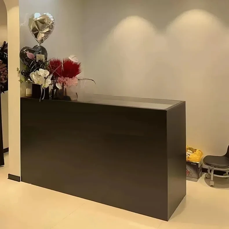 A Clothing shop paint checkout page store small, modern and simple, reception desk