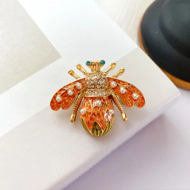 SKEDS Luxuriöse, extravagante Vintage-Bienenbrosche für Damen mit Kristallen, modische, elegante, exquisite Insekten-Strass-Anstecknadeln