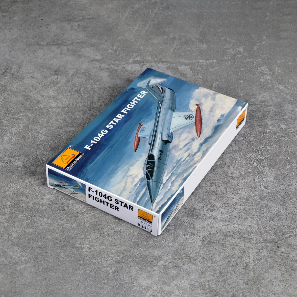 

MiNiHobby 1/144 80413 US F-104G Star fighters Assembled Aircraft Set Static plastic model