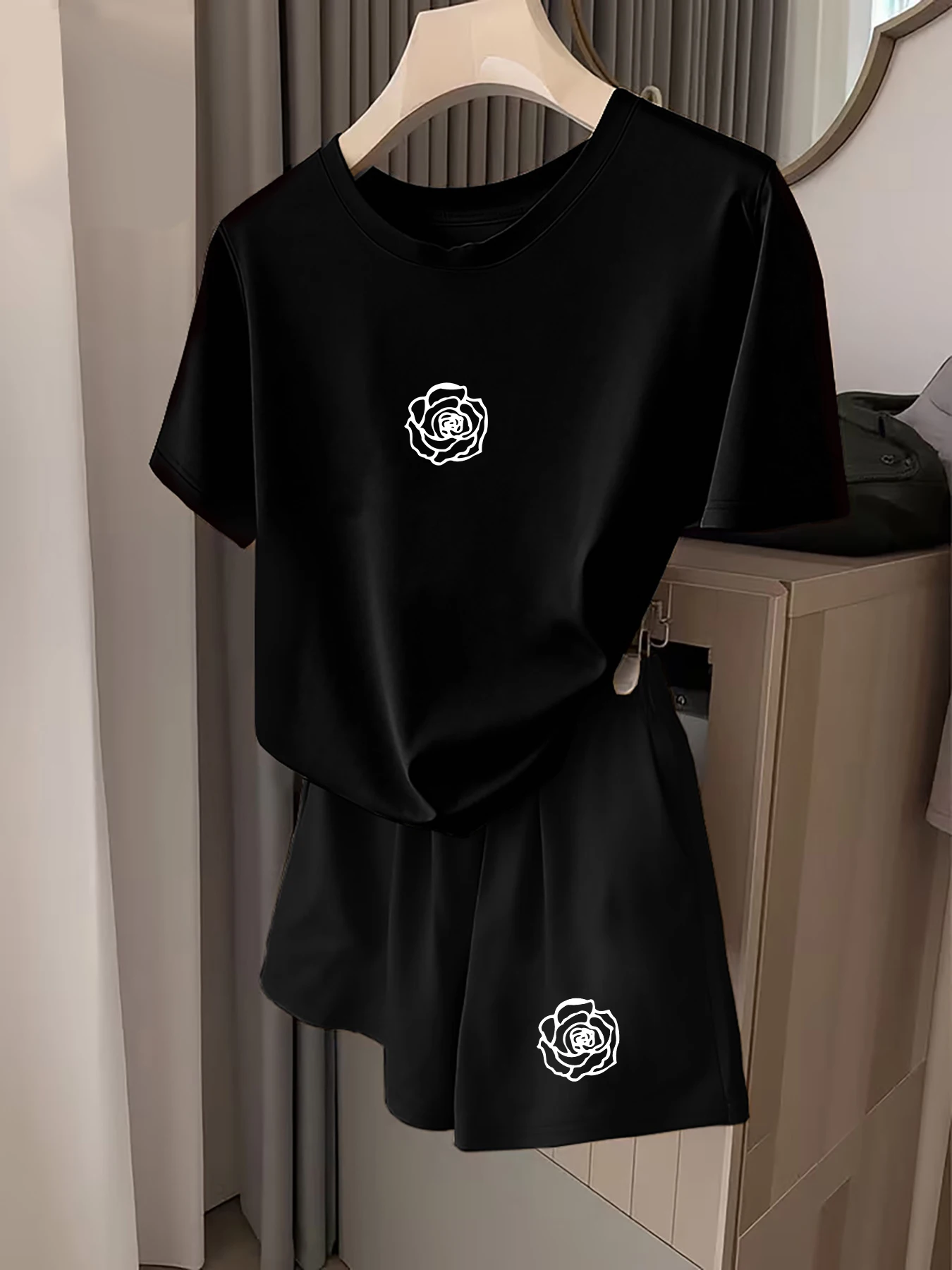 Casual Style with Artistic Lines and Rose Print, Round Neck Short-Sleeve Top + Casual Shorts Two-Piece Set, Loose Fit, Flattering, Suitable for Various Body Types, Versatile for Daily Use, Commuting, Travel, Home Relaxation, Parties, Dates, Summer Lightweight, Breathable, Comfortable, Versatile Women's Clothing