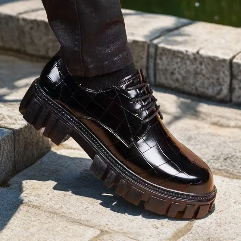 Zapatos de cuero para hombre, zapatos de cuero con cabeza grande de negocios a la moda, zapatos de fondo blando con plataforma británica, zapatos de vestir de calidad para fiesta de boda