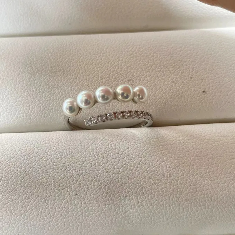 Anel aberto com vários contas de pérola natural com design de nicho e senso de moda