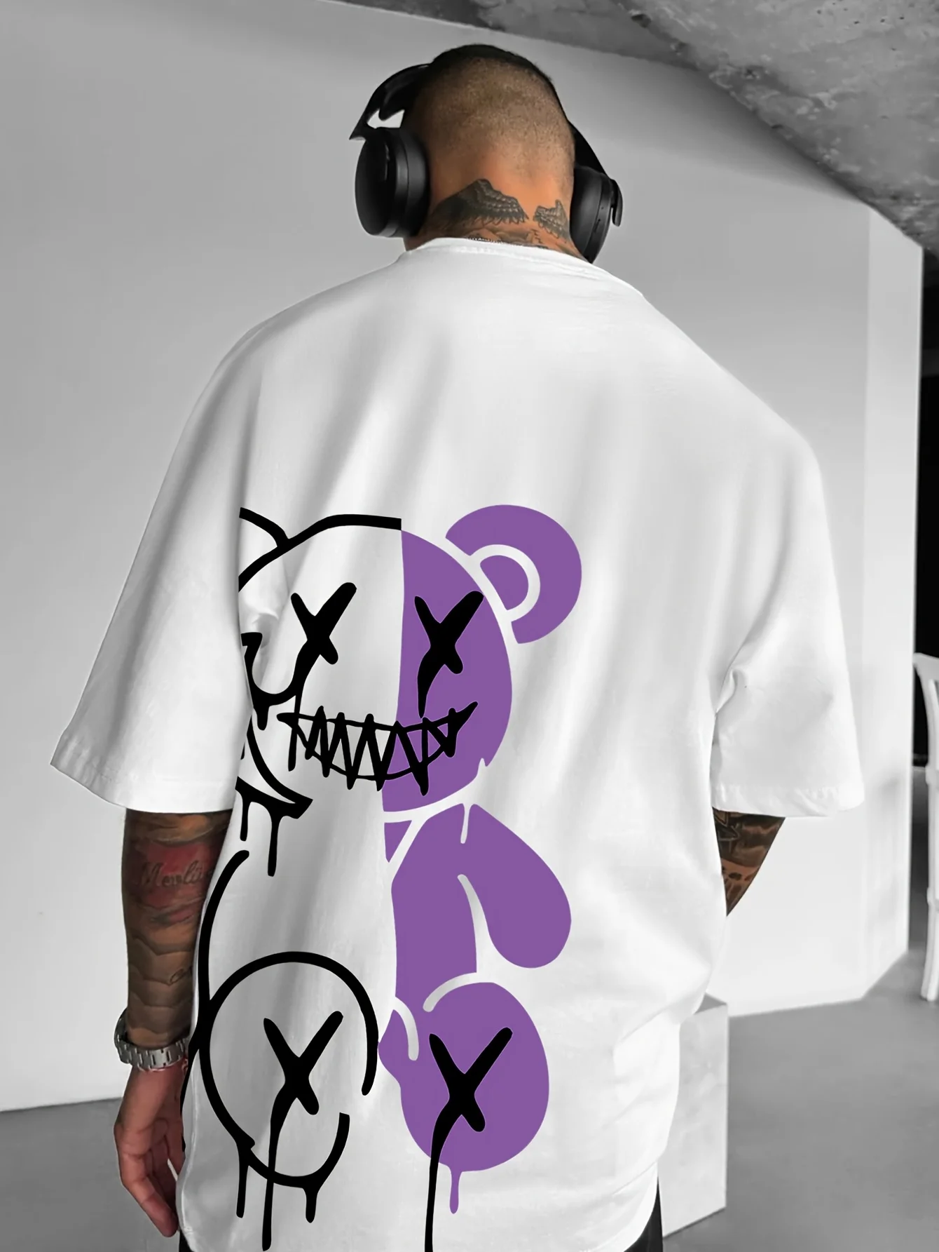 تي شيرت رجالي برسومات هندسية من Streetwear - تي شيرت صيفي كاجوال فضفاض مع طباعة خلفية جريئة، آلة