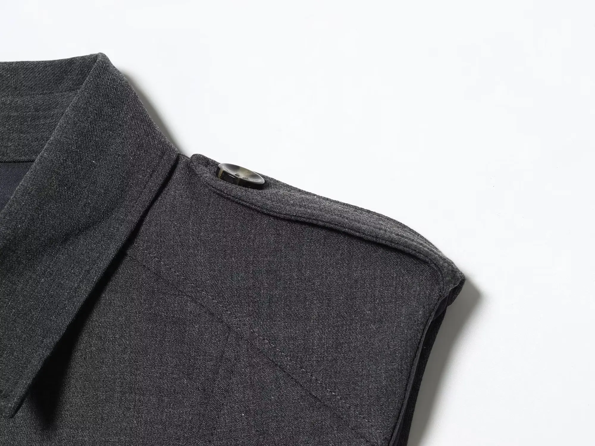 فستان KONDALA أنيق للعشاء بدون أكمام للنساء بأزرار على شكل طية صدر السترة فستان قصير مزين لربيع وصيف 2026 فستان تخفيف عصري