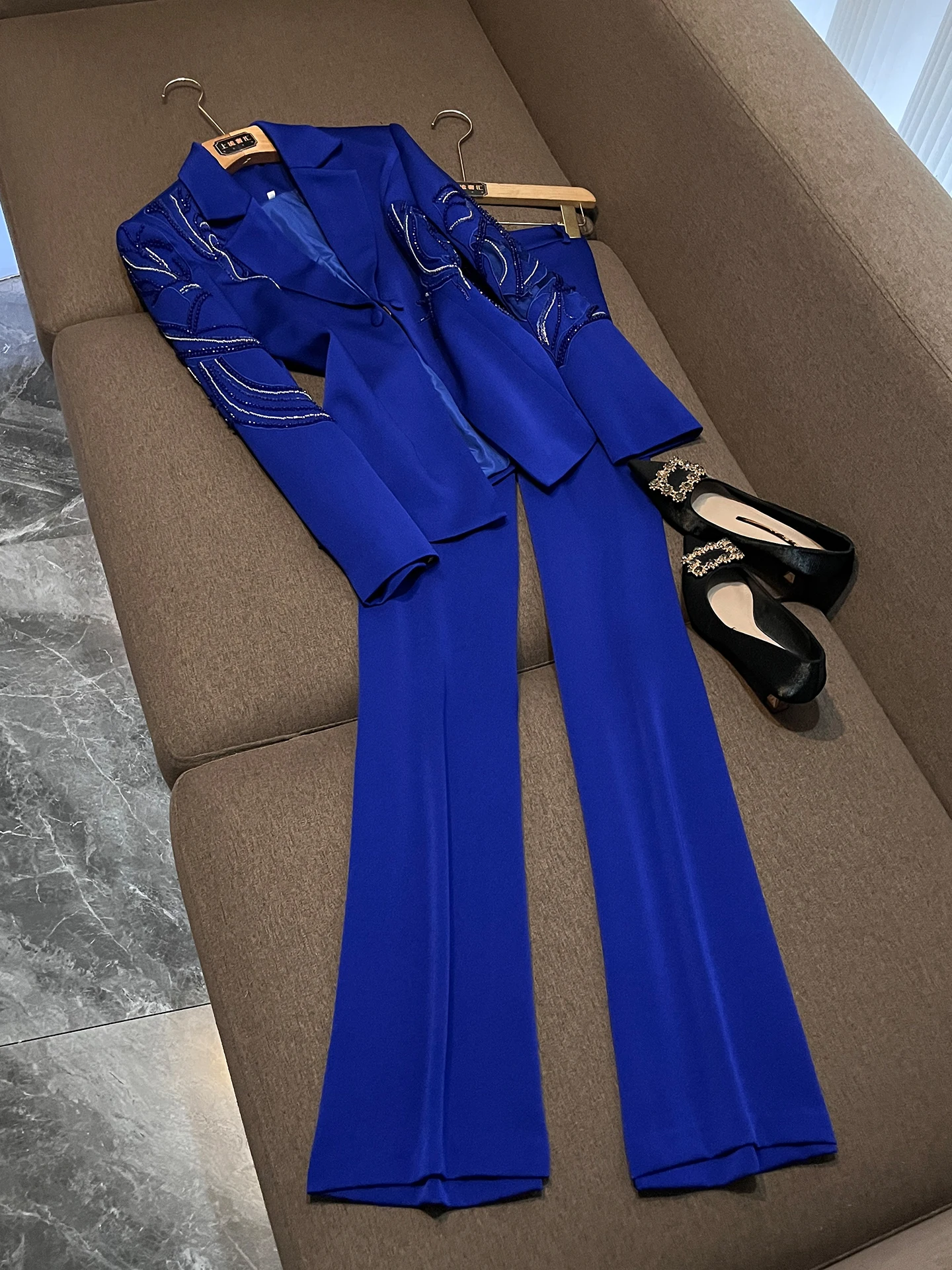

Elegant Blue Beaded Suit Set for Women High-End Version Summer 2026 Business Two-Piece Ensemble AZ900 Fashionable Workwear