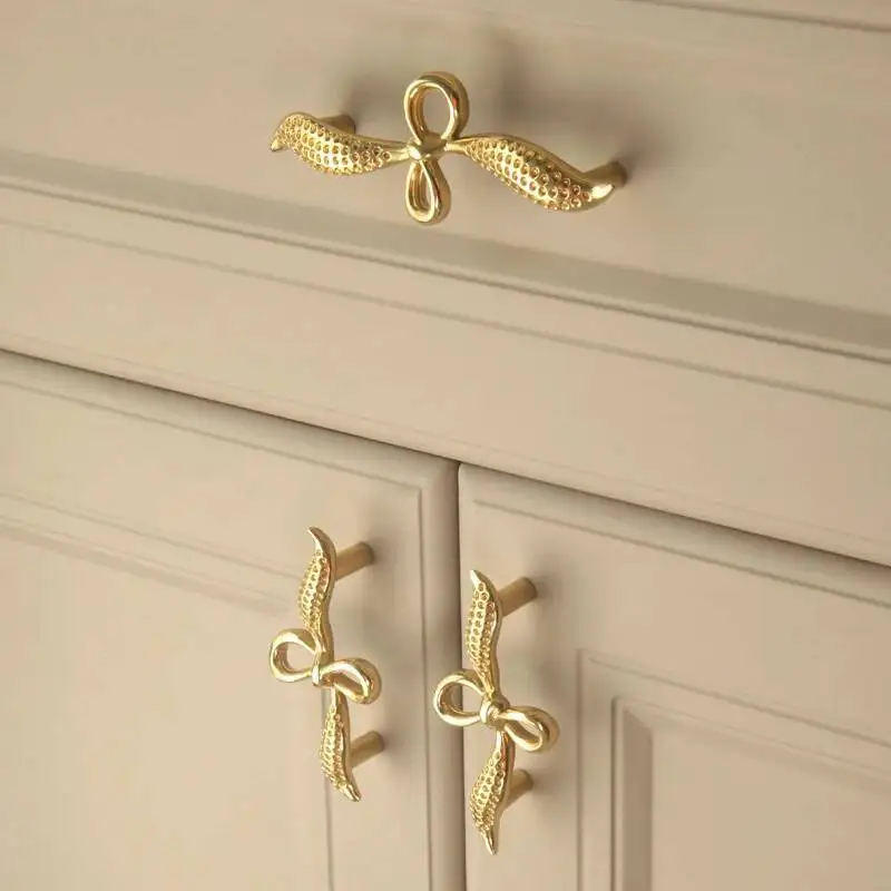 Accessori da cucina con maniglia dorata per porta dell'armadio francese europeo con fiocco forgiato in ottone fatto a mano di alta qualità