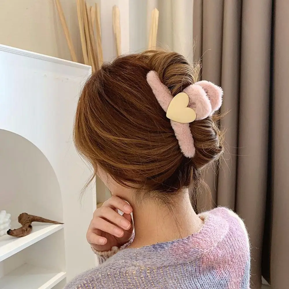 Geometric Elegant Alloy All-match Heart Girls Plush Hair Claw Korean Style Hair Clip Female Hair Accessories Love Grasp Clip