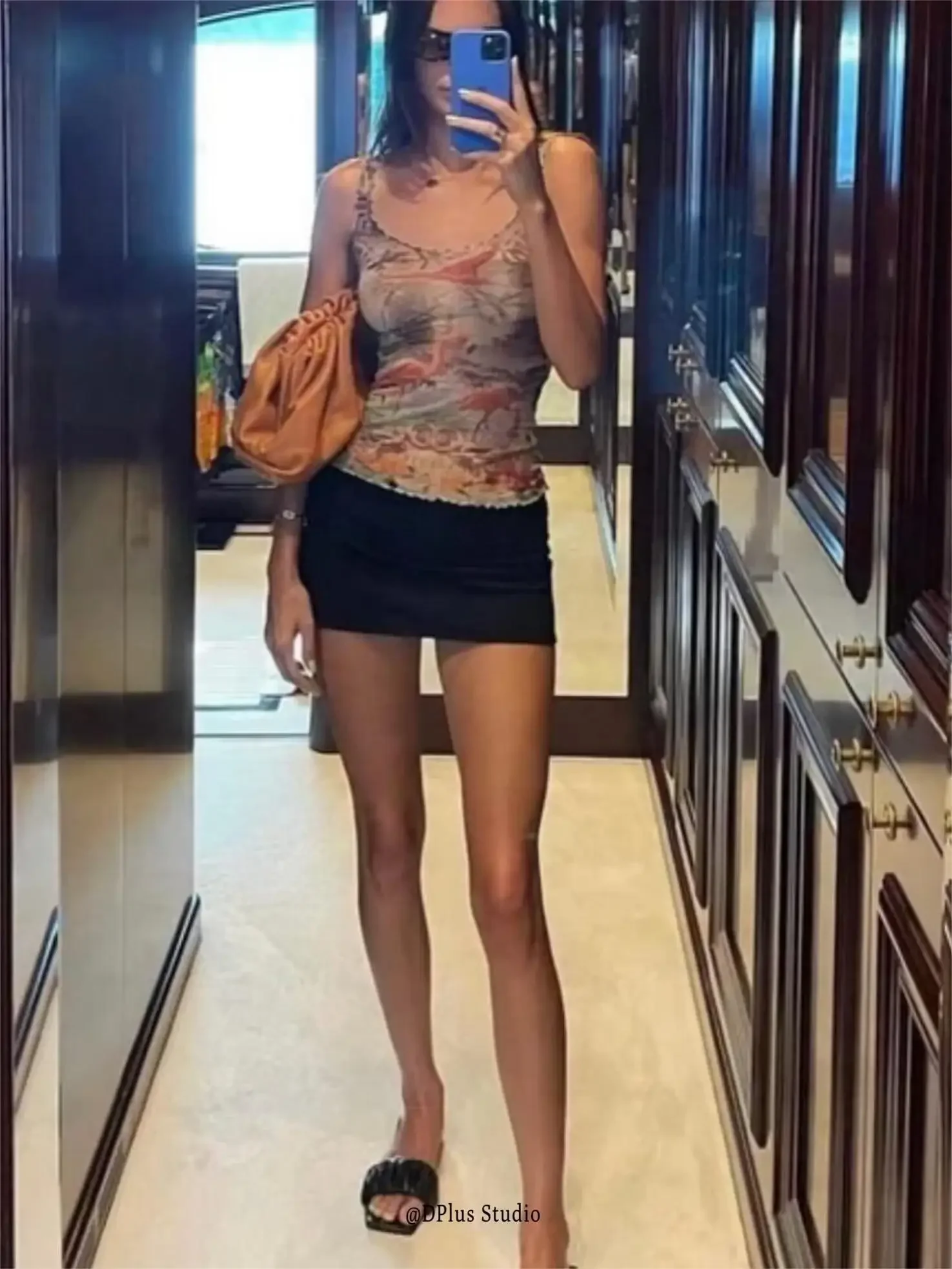 Koreańska moda Czarna mini spódniczka Letnie ubrania Kobiety 2025 Spódnice z niskim stanem Mini satynowa spódniczka Spódnica ołówkowa z szortami