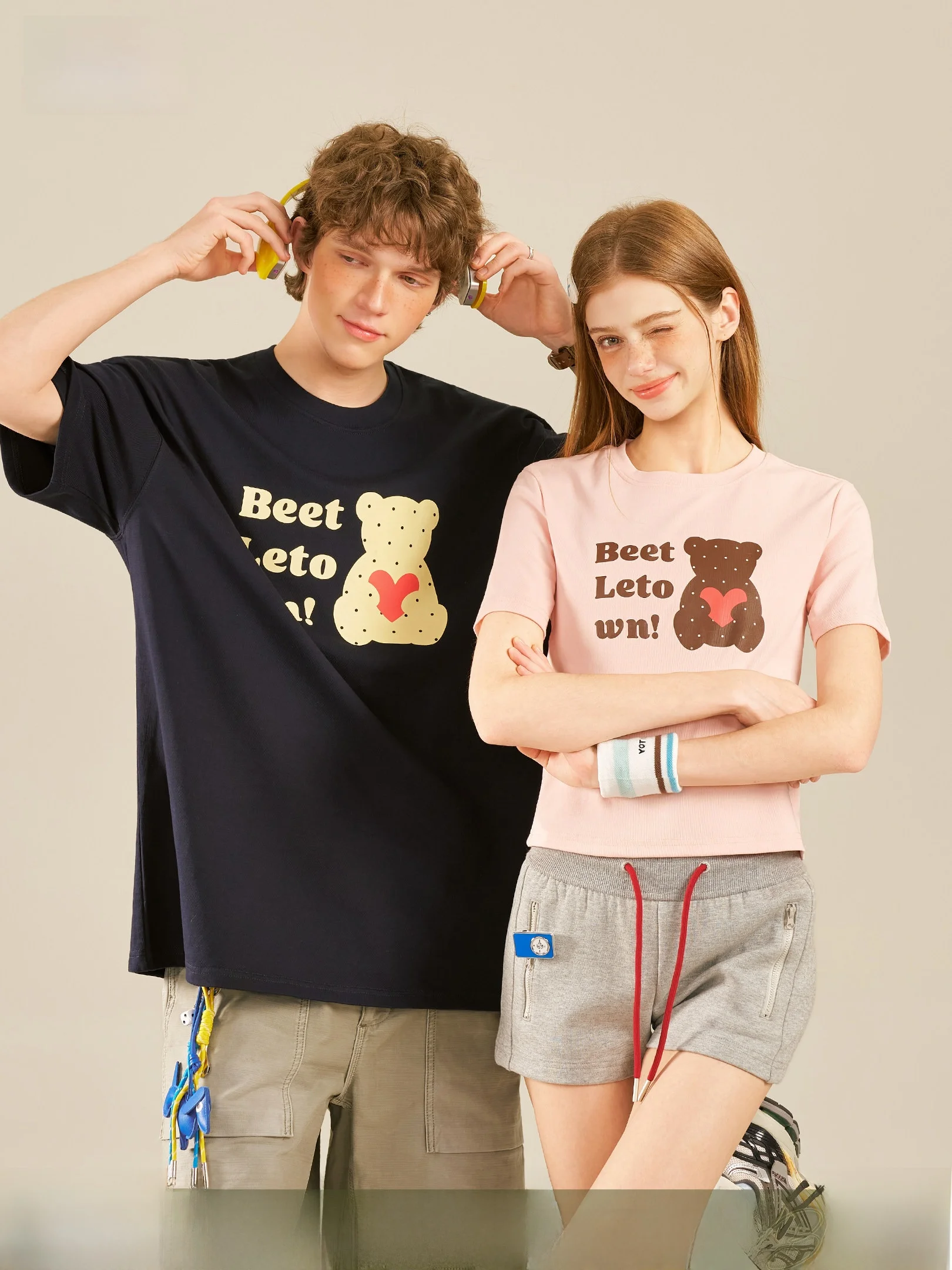 

Футболка с принтом Beetle Town Heart Bear для пар, летняя новинка, свободный крой, хлопковая, повседневная, с круглым вырезом, укороченная
