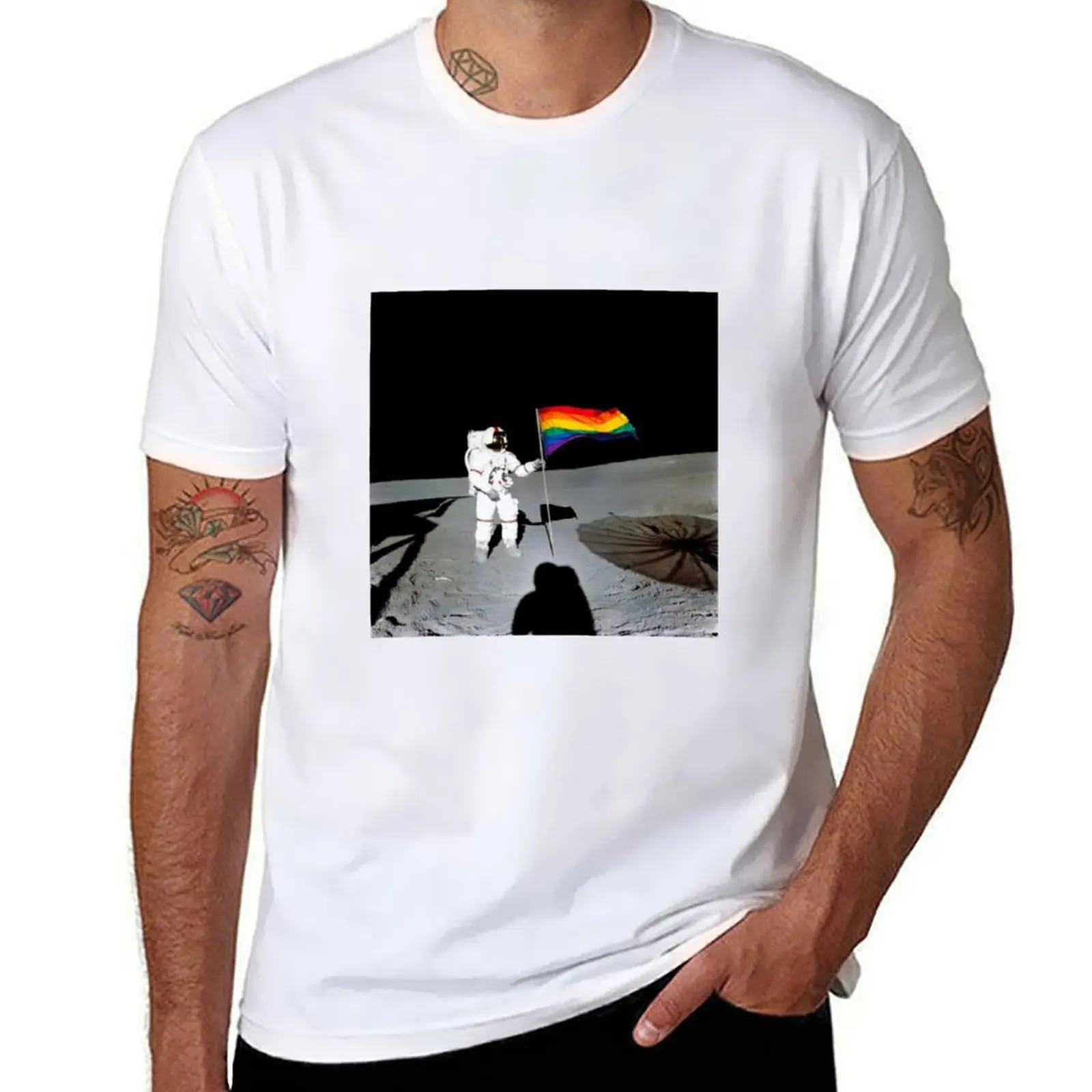 

Astronaut on the moon with gay pride flag! T-Shirt Funny t-shirts vintage clothes quick-drying plain vintage t shirt men