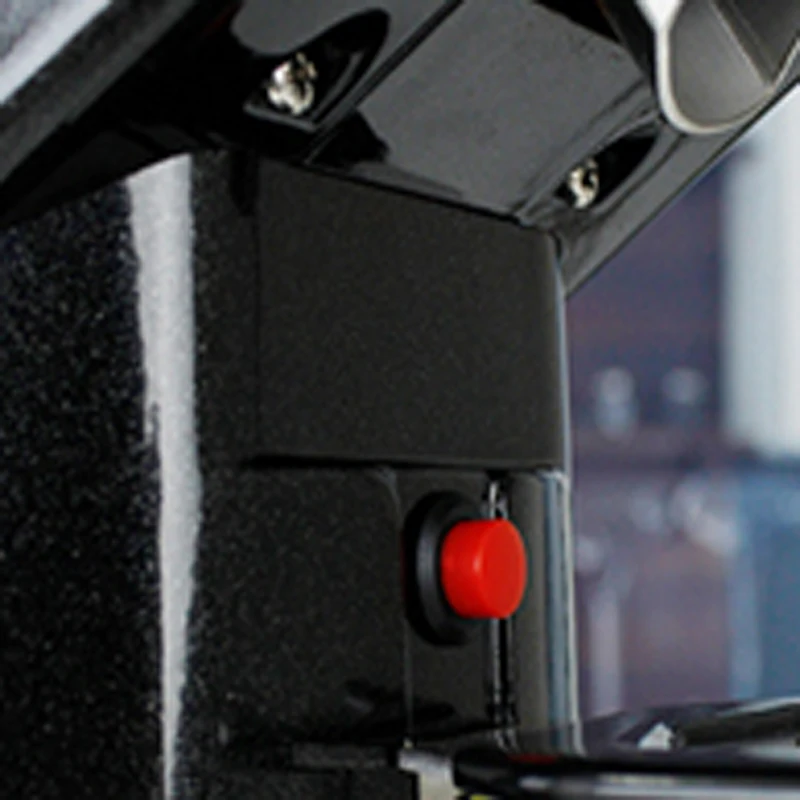 Elektryczny młynek do kawy do espresso z precyzyjnym elektronicznym timerem, dotykowym ekranem i regulacją rozmiaru ziaren kawy.