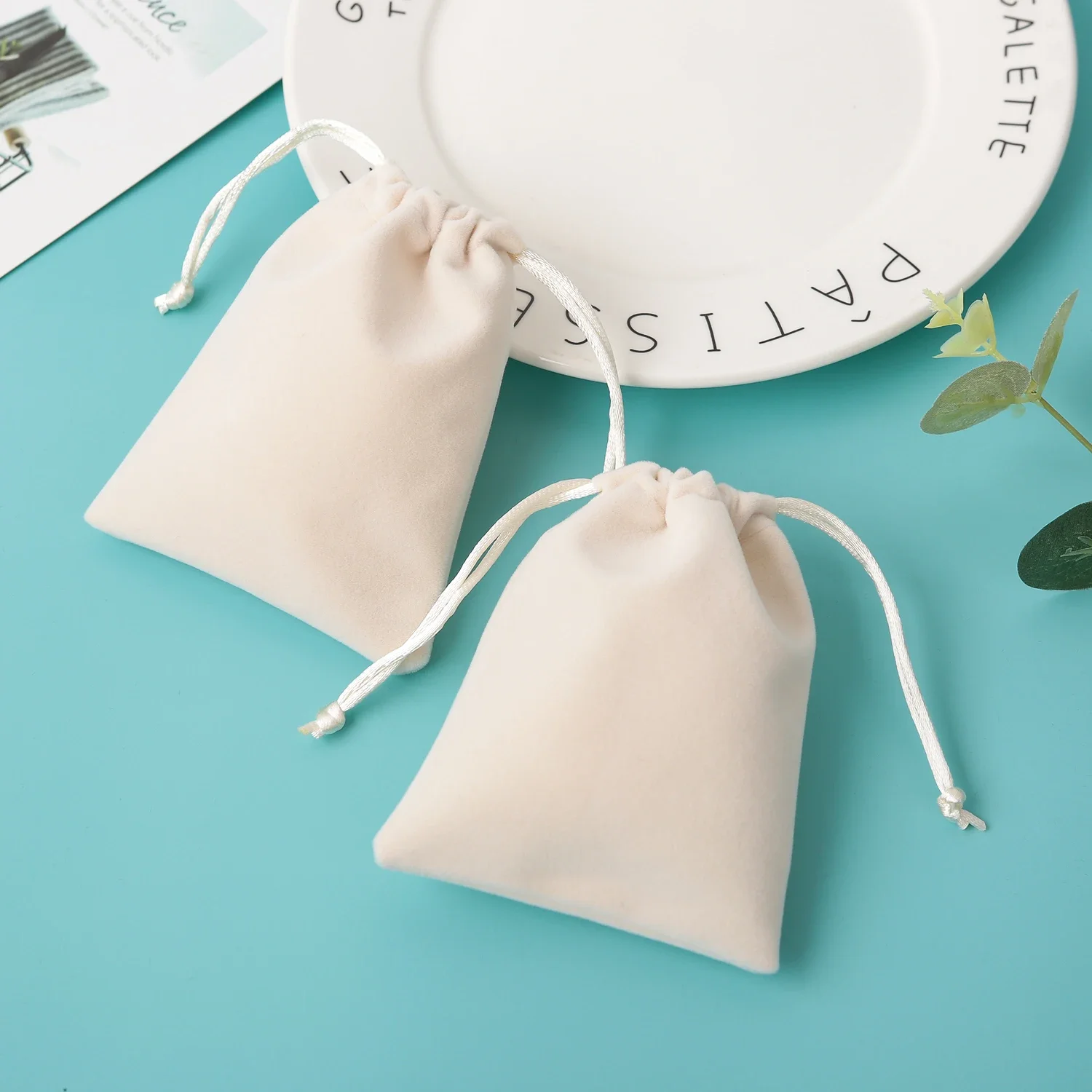 50 Buah Kantong Perhiasan Beludru Padat Merah Anggur Tahan Gores untuk Tas Permen Pernikahan Paket Organizer Logo Kustom Pesta Natal