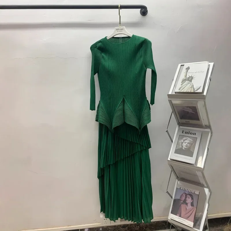 2024 New Miyake Pleated Cross-border Europe  America and Africa Sanzhai pleated top   high waist skirt two-piece set