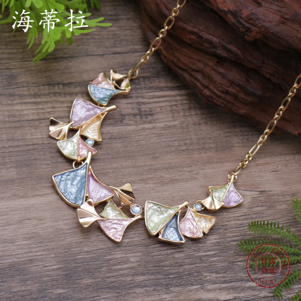 new color oil irregular ginkgo leaf necklace, women's simple and high-end ginkgo leaf necklace