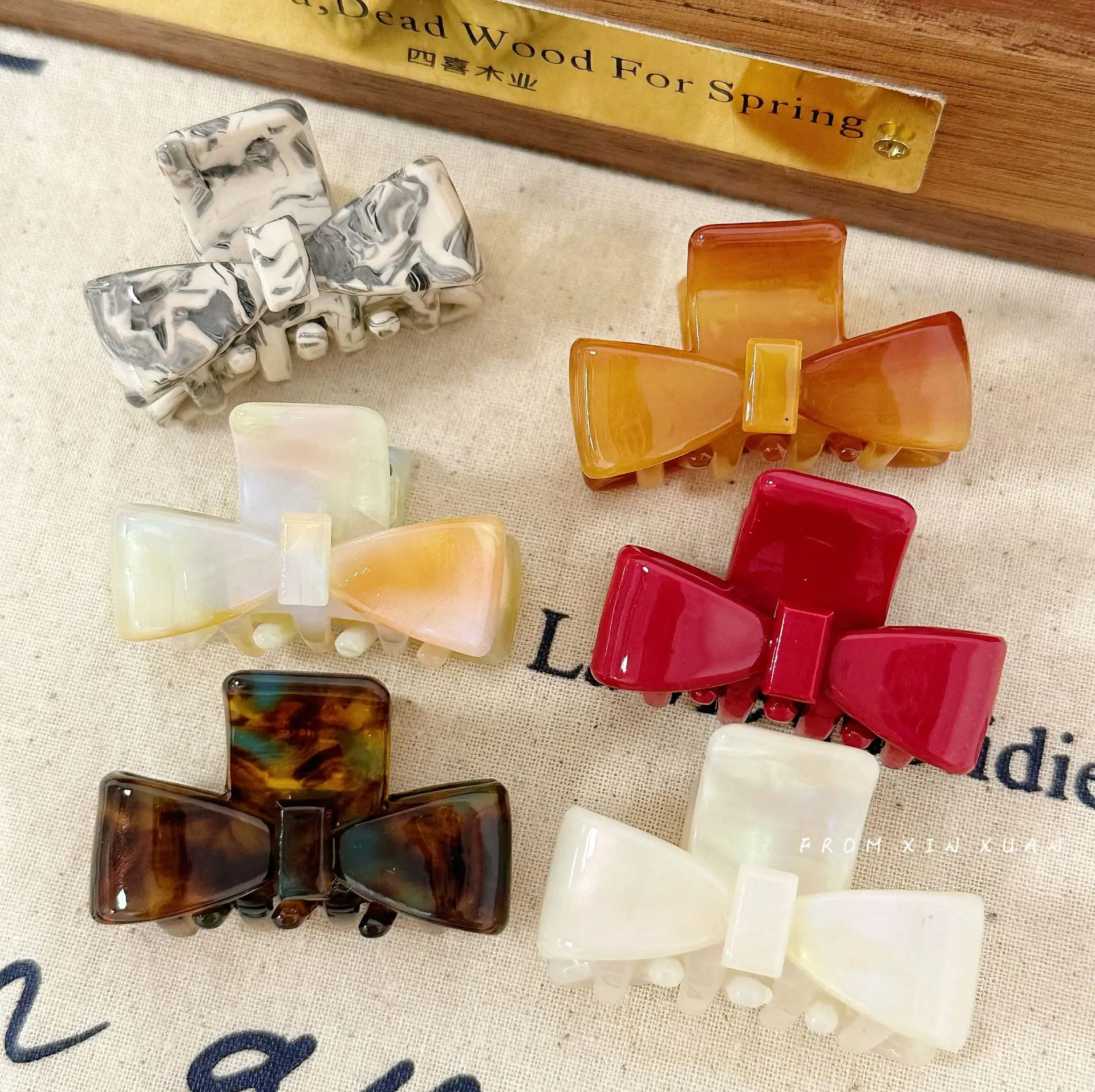 

Acetate Hollow Hair Claws Hair Crab Clips Marble Print Ponytail Clip Small Exquisite Shark Clip Barrettes Hair Style Accessories