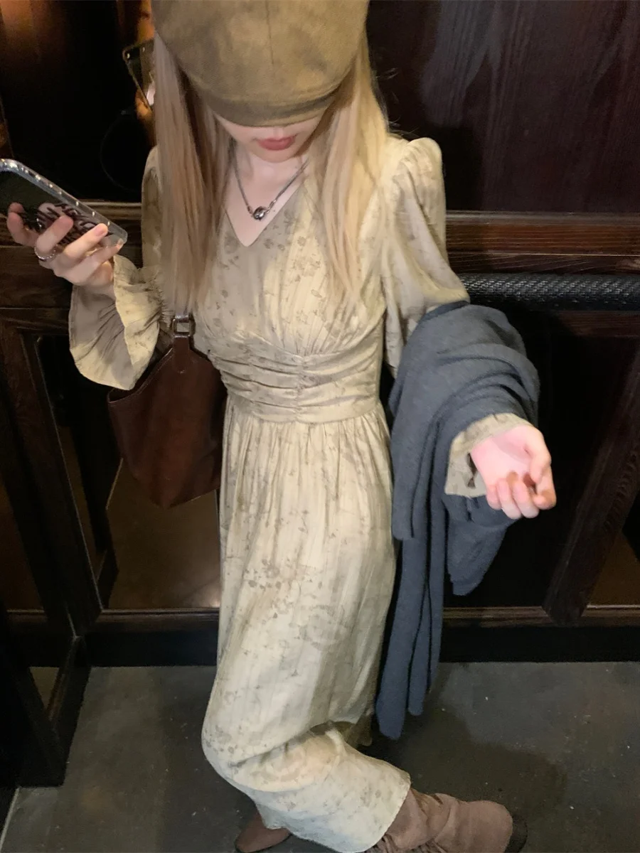 

plus Size Retro Print Long Sleeve Dress V-Neck Waist Cinching Slimming Design Folded Long Skirt Korean Style A-Line Dress