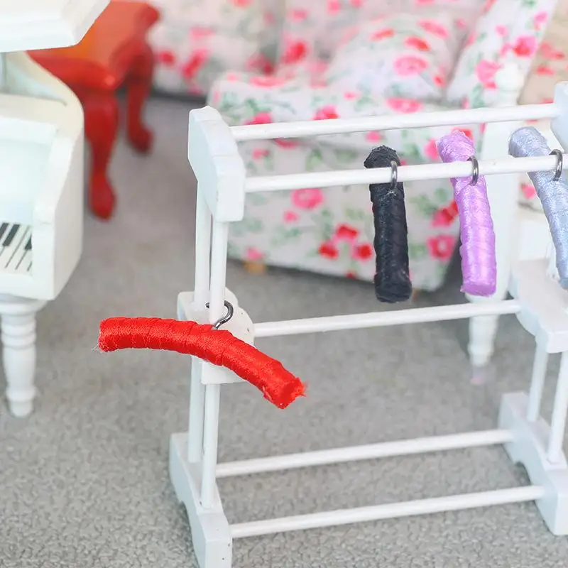 4Pcs 1/12 Dollhouse Simulation Mini Coat Hanger Set Dollhouse Furniture Decoration Micro Scene Photo Props Pretend Play Toys