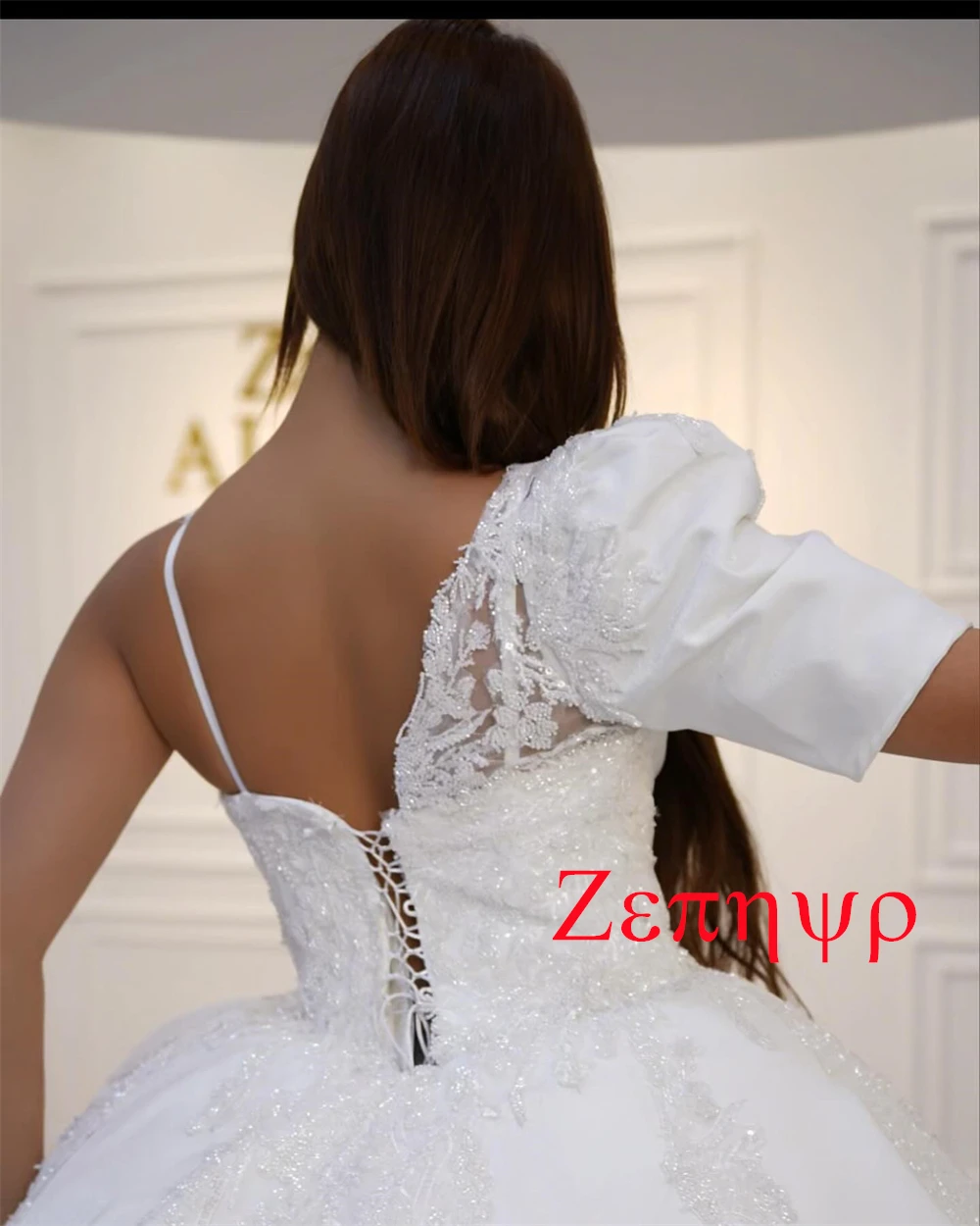 ที่กําหนดเองคุณภาพสูงสีขาวซาตินชุดแต่งงานเซ็กซี่สปาเก็ตตี้สายรัด Lace Up กลับ Sequined ชุดเจ้าสาว