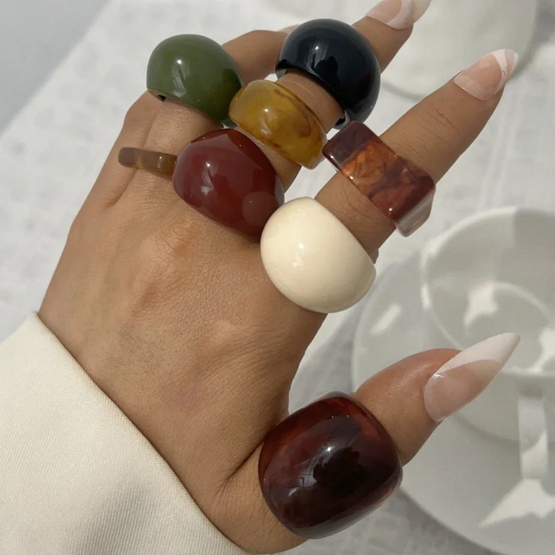 8-teiliges Vintage-Set mit unregelmäßigen, glatten Kunststoffringen für Damen, neuer Trend, Boho-geometrische Fingerringe, ästhetischer Partyschmuck