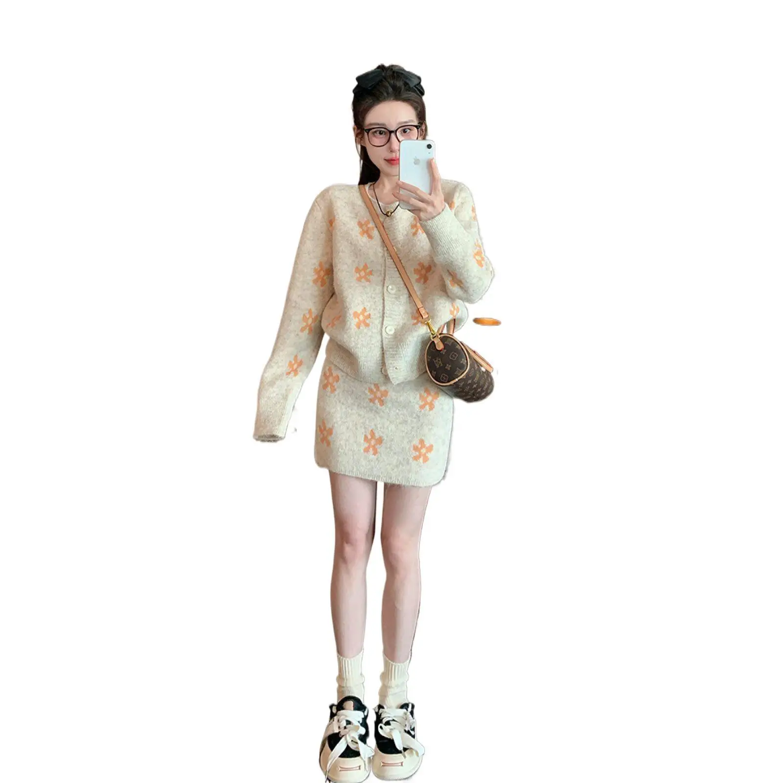 女性の秋と冬のためのセーターセット新しいスタイルの気質年齢を軽減するファッションニットハーフスカートツーピースセット