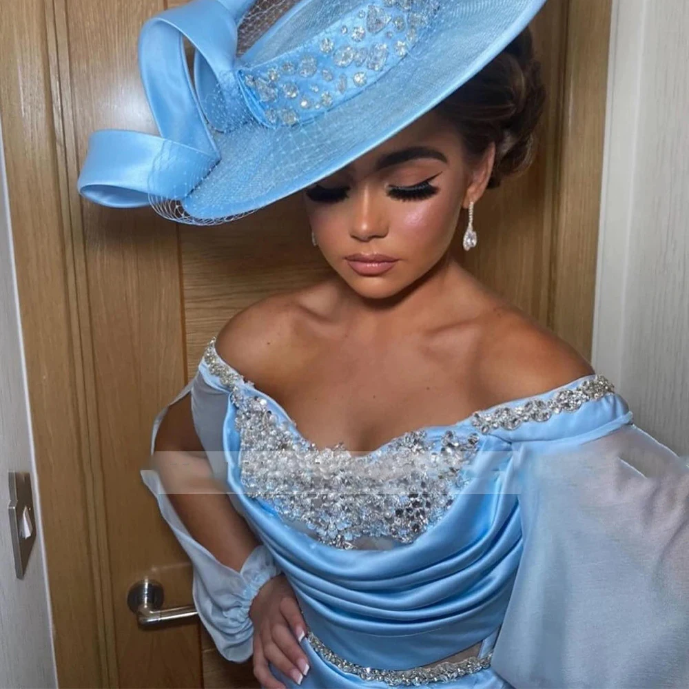 스카이 블루 칵테일 드레스, 루즈 슬리브, 오프숄더, 라인스톤 미니 파티 가운, 새틴 비즈 장식, 쉬스 숏 파티 드레스, 모자 없음