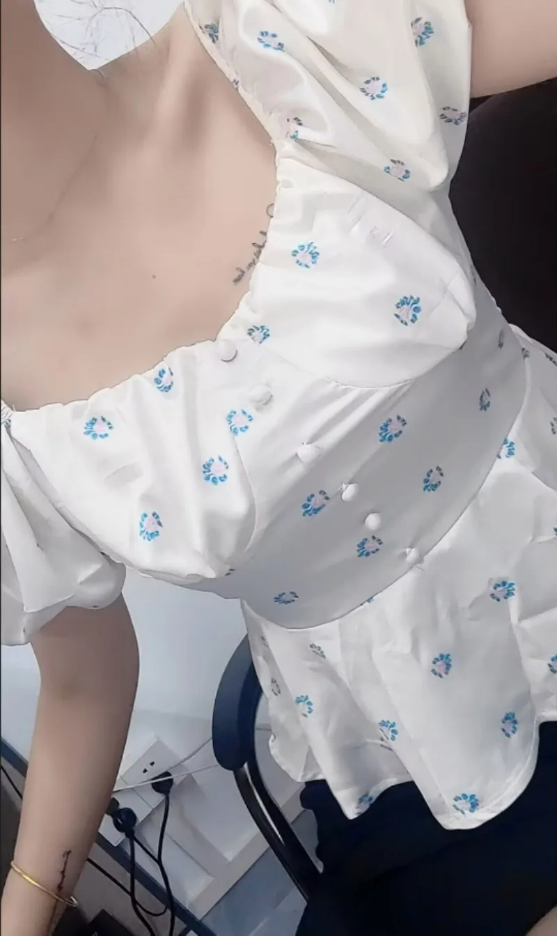 

Sexy Bubble Sleeve Floral Tops Women Fashion New Waist Cinching Slimming French Socialite Ruffled Square Neck Female Blouses