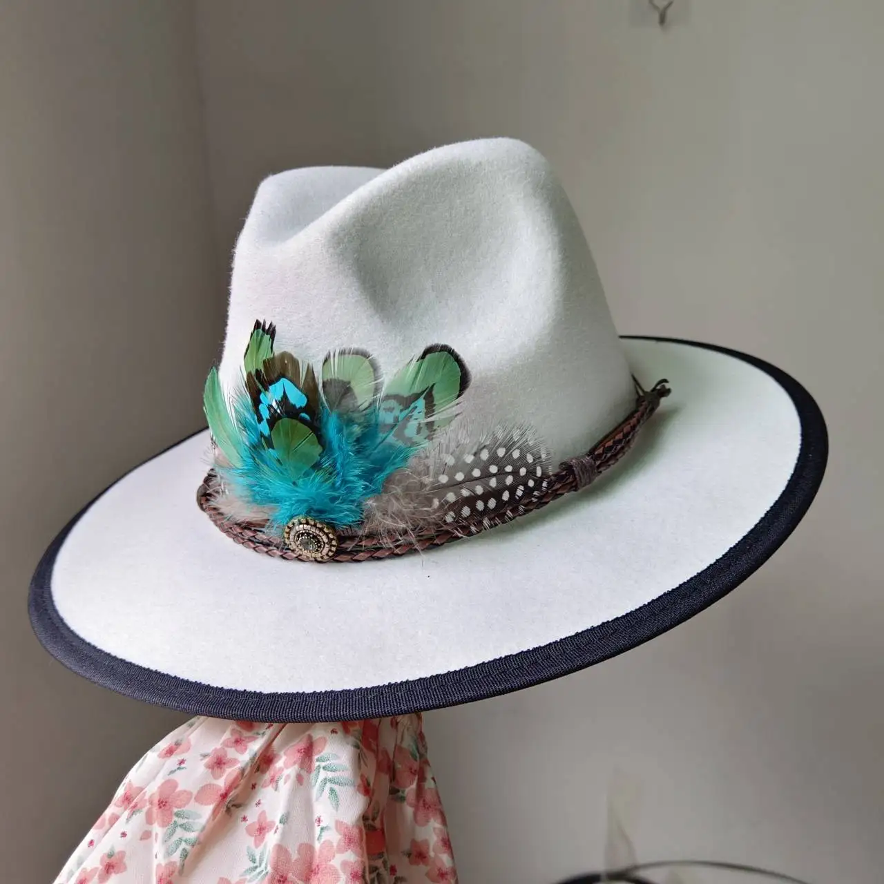 Fedora Hat Women\'s Winter Hat Women\'s Feather Accessories Men\'s Hat Wide Edge Classic Wedding Church Bowler New Hat Chapel Girl