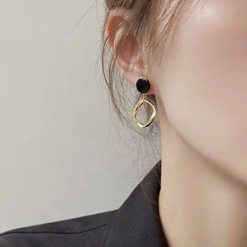 Retro Style French Small Black Circle Earrings Without Piercing Hole Temperament Ear Clips Earrings for Women Female Party