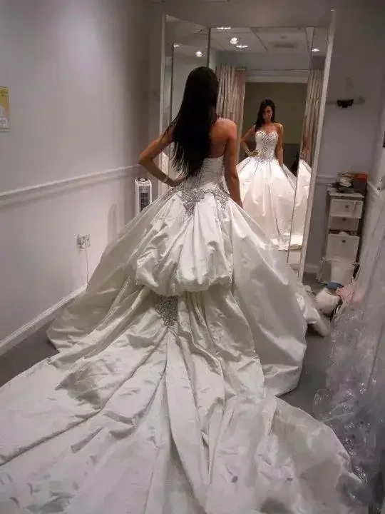 맞춤형 Luxious Sweetheart 크리스탈 페르시 웨딩 드레스 Robe De Mariée Cathedral Satin 플러스 사이즈 Ballgown Bridal 가운