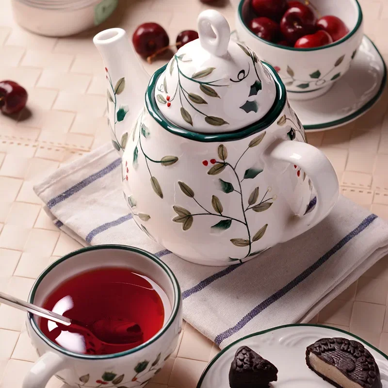 North American Holly Berry Hand-painted Ceramic Tea Set Coffee Cup Saucer European Afternoon Tea Flower Tea Teapot