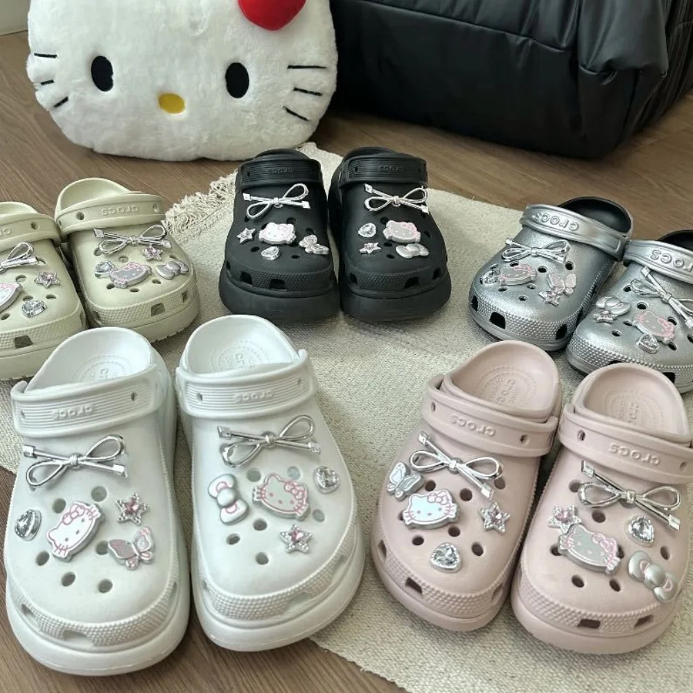 MINISO ขั้นสูงเงิน KT Cat PVC Charm รองเท้าสวนรองเท้าไม้ Clogs รองเท้าแตะ DIY ตกแต่งของขวัญวันเกิด