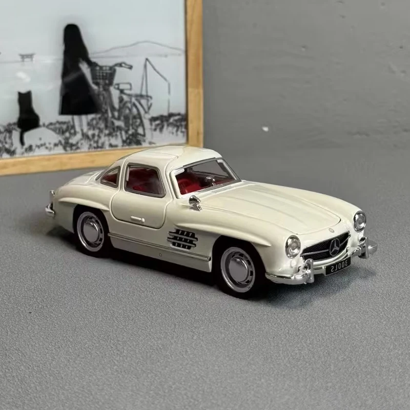 1:32 Mercedes Benz 300SL Classic Car Alloy Car Diecast Model Simulation Miniature Car Model Decorative Trendy Ornaments For Boys