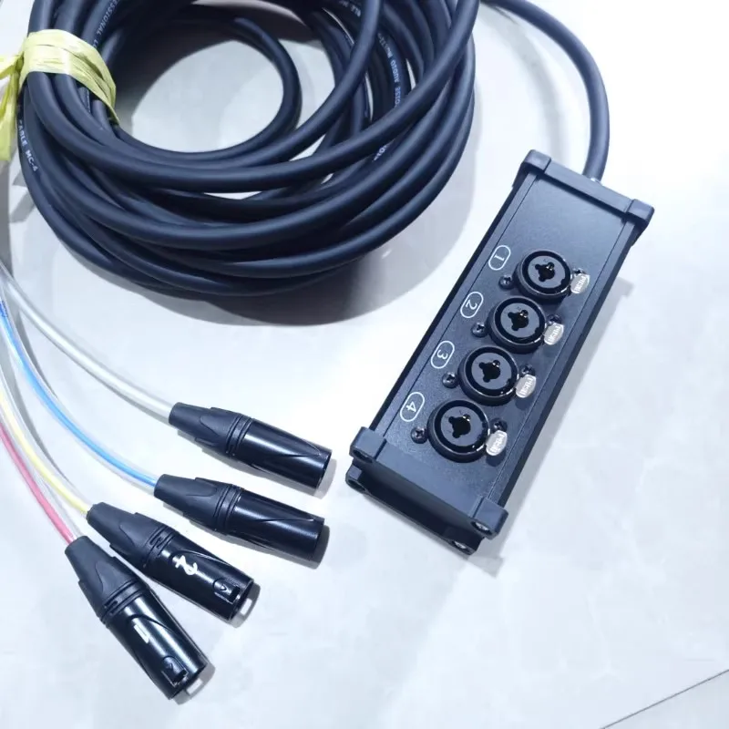 Boîte murale pour studio de scène à 4 voies. Câble multipaire XLR/6,35 mm femelle avec 4 connecteurs XLR mâles pour haut-parleur
