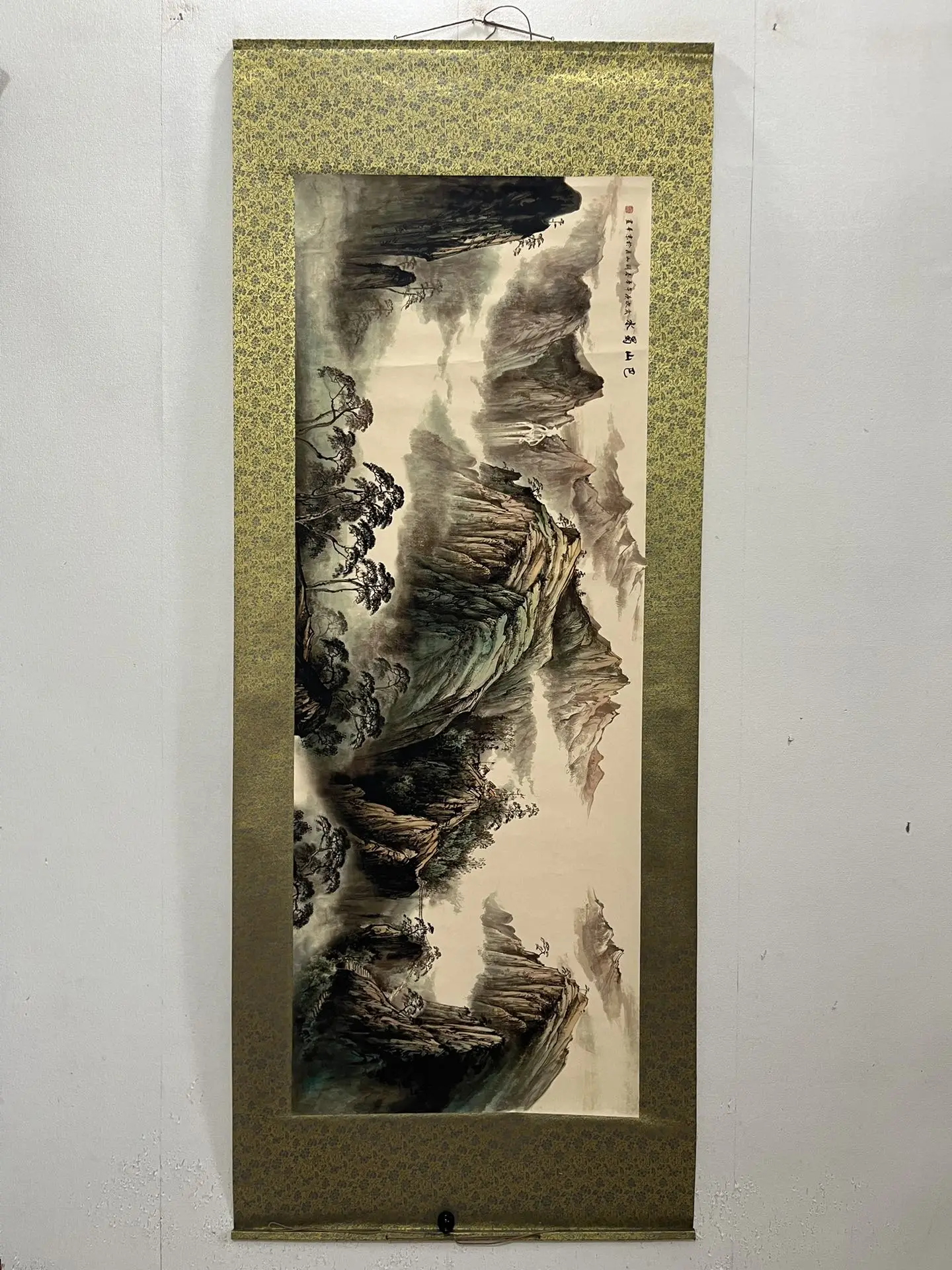 

The famous calligraphy and painting by Guanshan Yue (Ba Mountain Shu Water) features exquisite imagery, rich colors, and delicat
