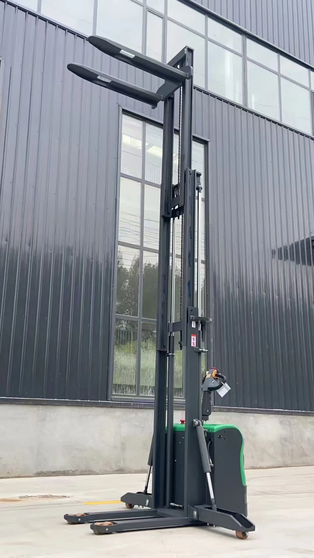 Customized New Style Walking Position Electric Pallet Forklift Full Electric Pallet Stacker Pedal AWD Lead-Acid Battery Solid Ti