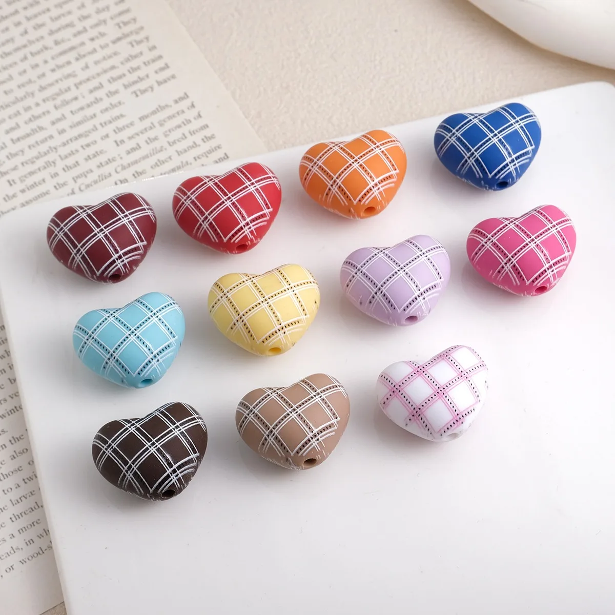 10Pcs Cute Plaid Love Heart Acrylic Resin Beads Through Hole Decor DIY Bracelet Necklace Phone Jewelry Making Crafts Supplies