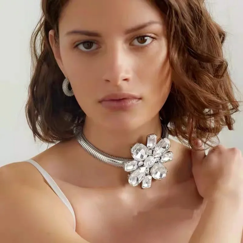 Ретро элегантная личность супер блестящие большие хрустальные цветы ожерелья женские легкие роскошные оптом