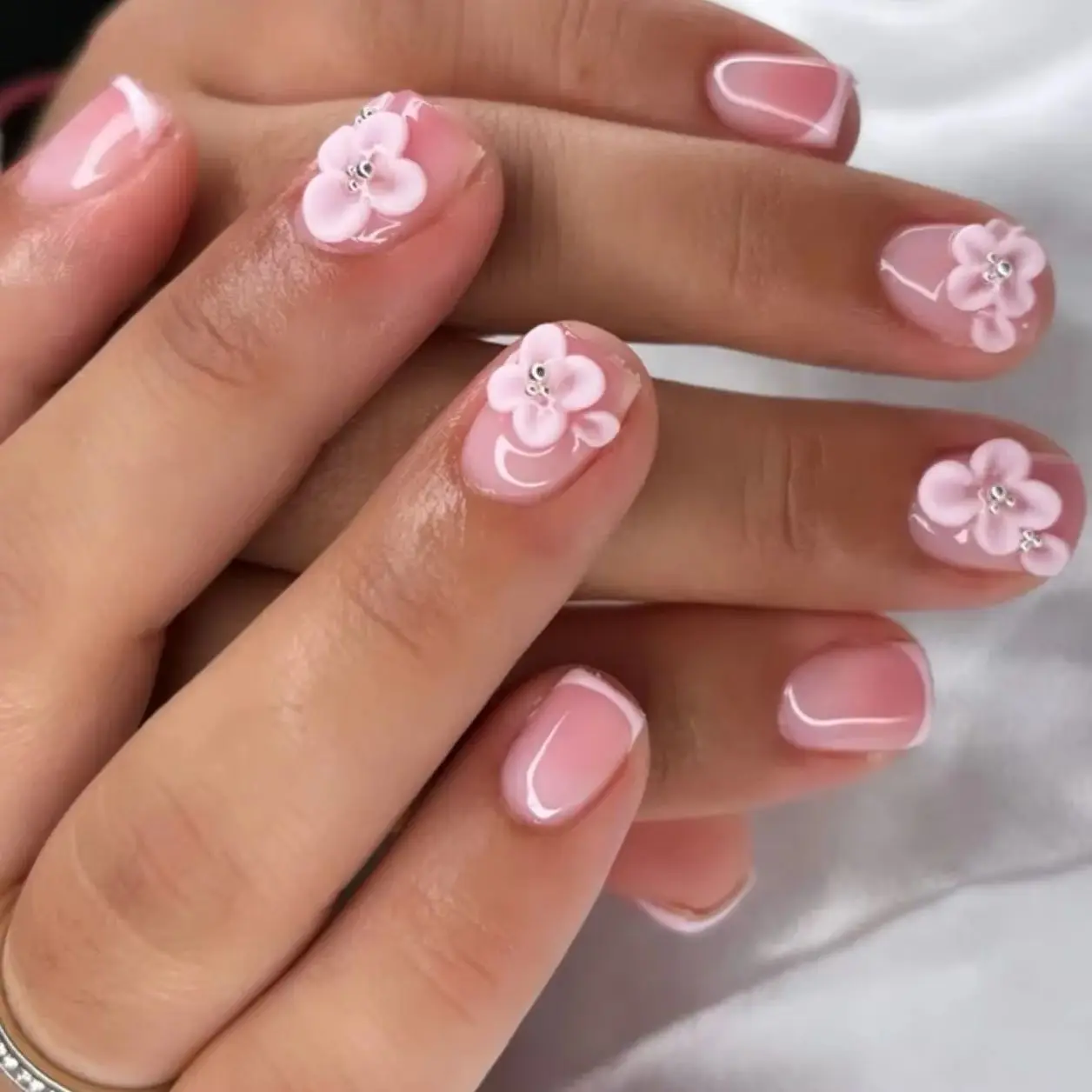 

French White Flowers Pink Gradient Square False Nails Art Butterfly Pearl Fake Nails Rhinestones Press on Nails Charms Manicure