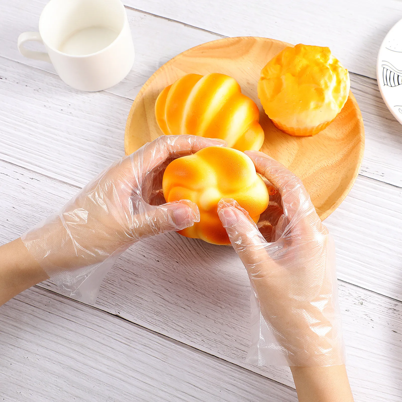 

100Pcs Kids Disposable Gloves Pe Material Food Safe Transparent Gloves for Children 5-12 Years Food Preparation Party Dining