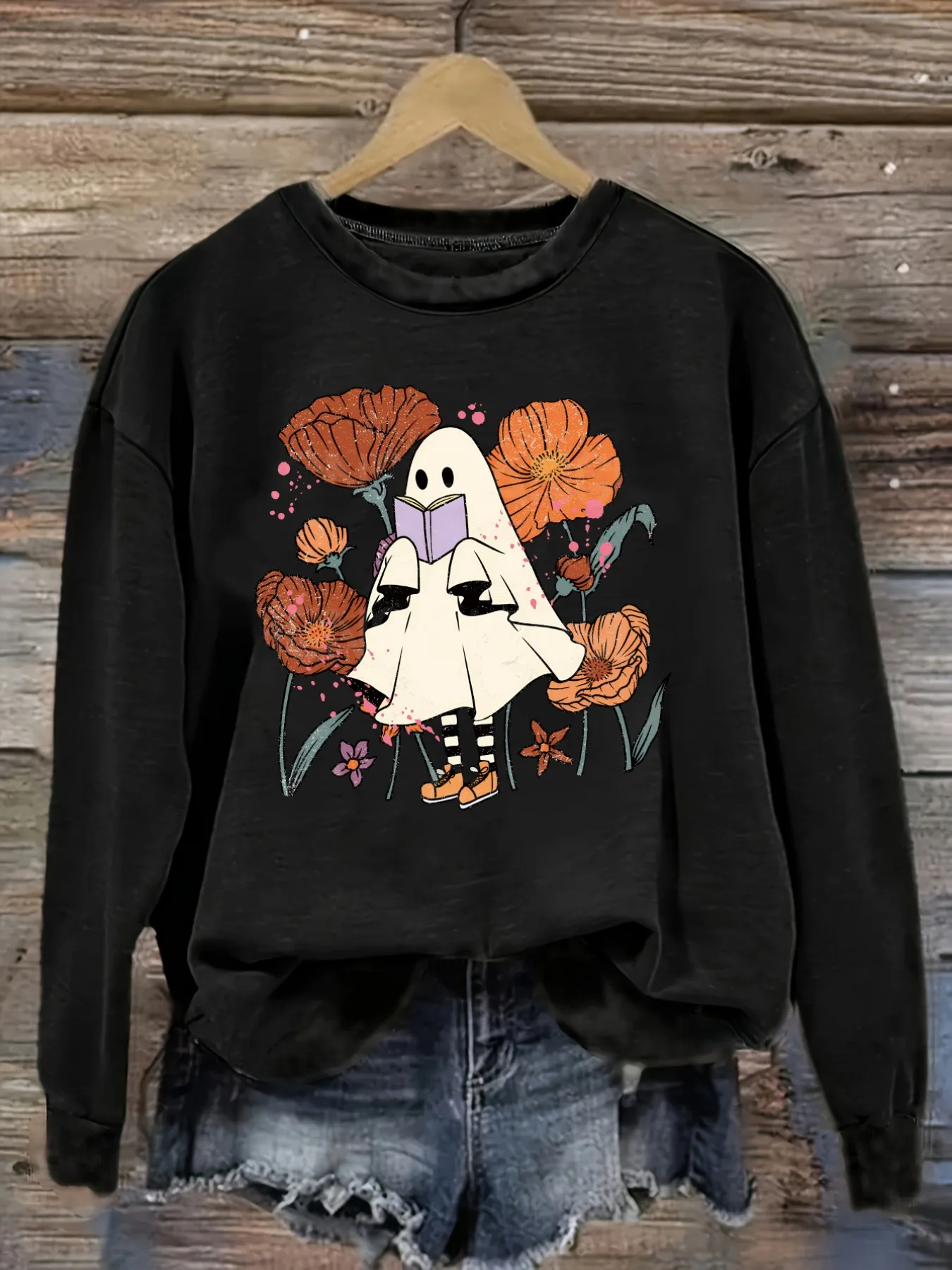 Women's Casual Long Sleeve Crew Neck T-Shirt Ghost Reading Book Among Flowers Design, Round Neck Women's Clothing, Machine Washable, Slightly Elastic, Loose Fit, Spring Autumn Winter Women's T-Shirt, Halloween Costume Outfit
